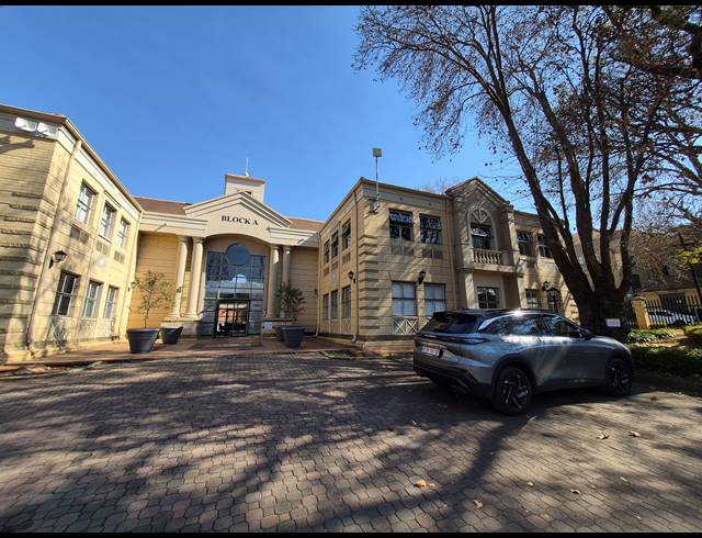 175M² OFFICE TO LET IN DUNKELD WEST